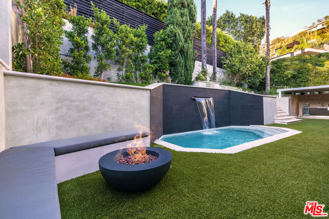 8721 Sunset Plaza Terrace, West Hollywood CA: https://media.crmls.org/mediaz/4e6b85b0-c409-4a60-a95e-e5f0d9efd096.jpg