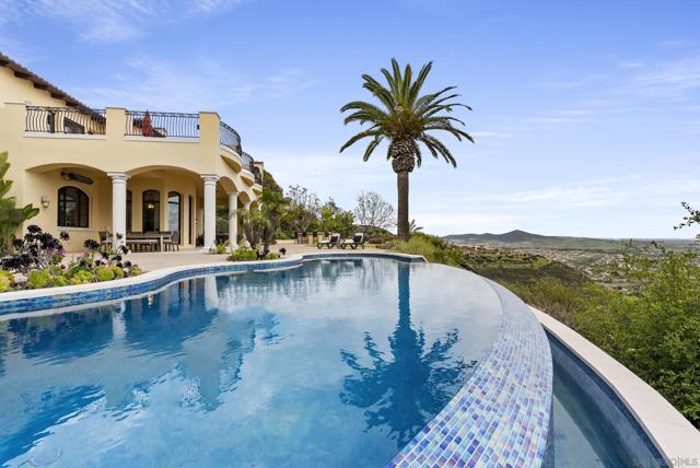 18233 Via Ambiente, Rancho Santa Fe CA: https://media.crmls.org/mediaz/4e6bc1d1-a875-44d0-b603-c1680ea6028f.jpg