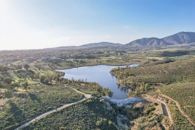3043 Adams Ranch Ct, Chula Vista CA: https://media.crmls.org/mediaz/4e6c265b-6542-494c-835a-088580c05995.jpg