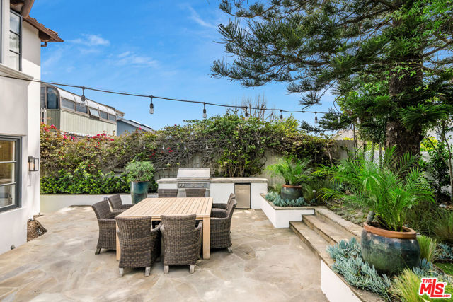 1028 9th Street, Manhattan Beach, California 90266, 5 Bedrooms Bedrooms, ,5 BathroomsBathrooms,Residential,Sold,9th,25532263
