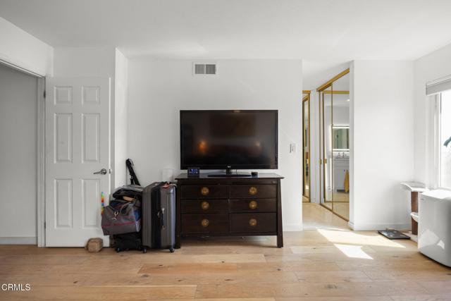 2325 Parkway Drive, Camarillo CA: https://media.crmls.org/mediaz/4e6c9e9a-ef93-4c70-9981-6dc9dea2dd67.jpg