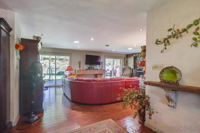 814 Via La Cresta, El Cajon, California 92021, 3 Bedrooms Bedrooms, ,2 BathroomsBathrooms,Single Family Residence,For Sale,Via La Cresta,240021713SD