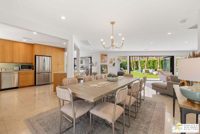 290 W Lilliana Drive, Palm Springs CA: https://media.crmls.org/mediaz/4e6d6071-2ce0-43c6-a34d-6ce6bb68c96b.jpg