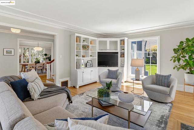 1145 Mandana Blvd, Oakland CA: https://media.crmls.org/mediaz/4e6d8d68-86b1-40cc-9461-3cda7b1c6bc5.jpg