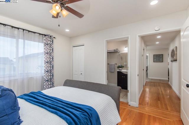 16560 Russell Ct, San Leandro CA: https://media.crmls.org/mediaz/4e6e0654-23be-4856-b417-0c894adf0fb6.jpg