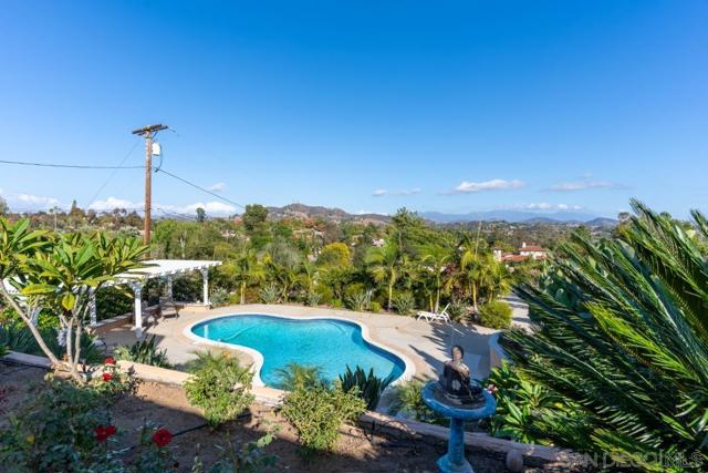 732 Hamilton Lane, Fallbrook CA: https://media.crmls.org/mediaz/4e6e191a-efc7-4e98-a5ef-c201f450dbfb.jpg