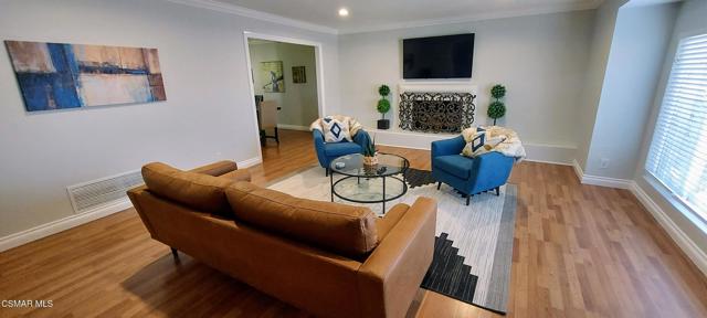 91 Magellan Street, Thousand Oaks CA: https://media.crmls.org/mediaz/4e6e7000-3a61-4057-ba66-57643ab76f04.jpg