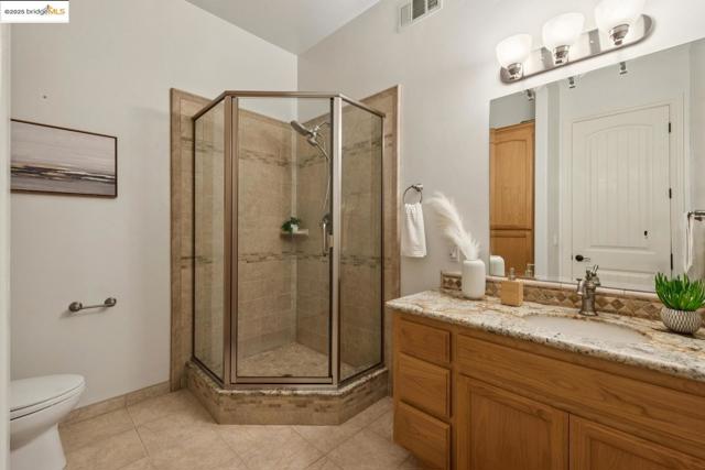 3244 Ridgeview PL, Hayward CA: https://media.crmls.org/mediaz/4e6e728d-b498-4c80-b949-e68e50c97a08.jpg