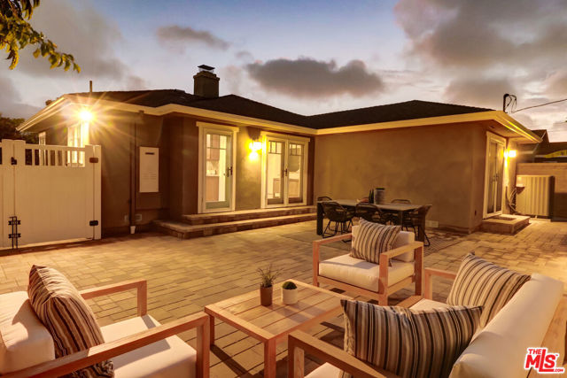 8500 Mcconnell Avenue, Los Angeles CA: https://media.crmls.org/mediaz/4e6e9687-f2ec-4730-b5f0-22094cdf4a39.jpg