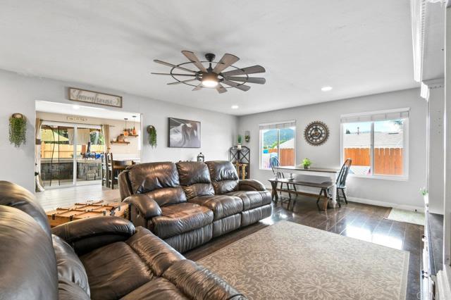 Detail Gallery Image 17 of 41 For 8409 Carlton Oaks Dr, Santee,  CA 92071 - 4 Beds | 2 Baths