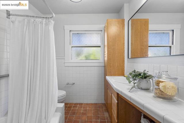 1398 Scenic Ave, Berkeley CA: https://media.crmls.org/mediaz/4e6f8906-87e7-4243-8329-97b47e8867ce.jpg