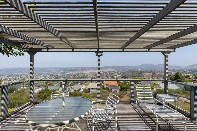 6276 Del Paso Ave, San Diego CA: https://media.crmls.org/mediaz/4e6f9272-b260-4c3c-99f6-6bef412d422d.jpg