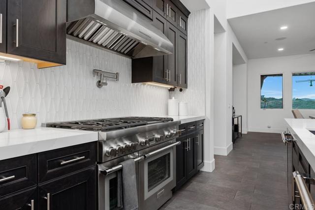 Detail Gallery Image 12 of 57 For 3881 Rancho Summit Dr, Encinitas,  CA 92024 - 4 Beds | 5 Baths