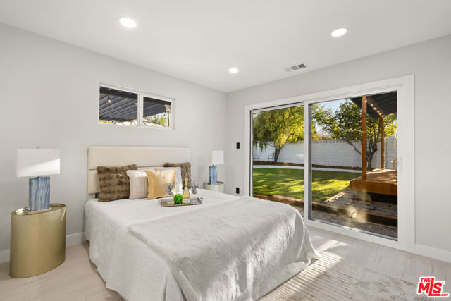 10425 Jordan Avenue photo 10