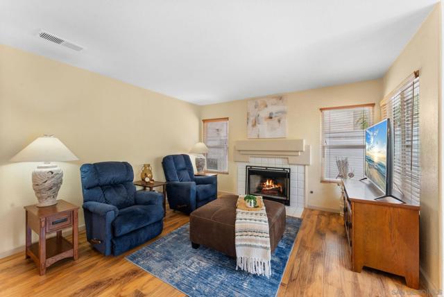 729 Mosaic Cir, Oceanside CA: https://media.crmls.org/mediaz/4e70c545-eeb1-4ef6-a45b-69e31e8753a0.jpg