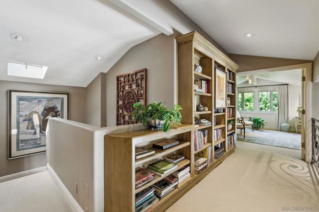 2885 Caminito Merion, La Jolla CA: https://media.crmls.org/mediaz/4e70c860-d076-43c8-9ce7-2c8e6dcf66b2.jpg