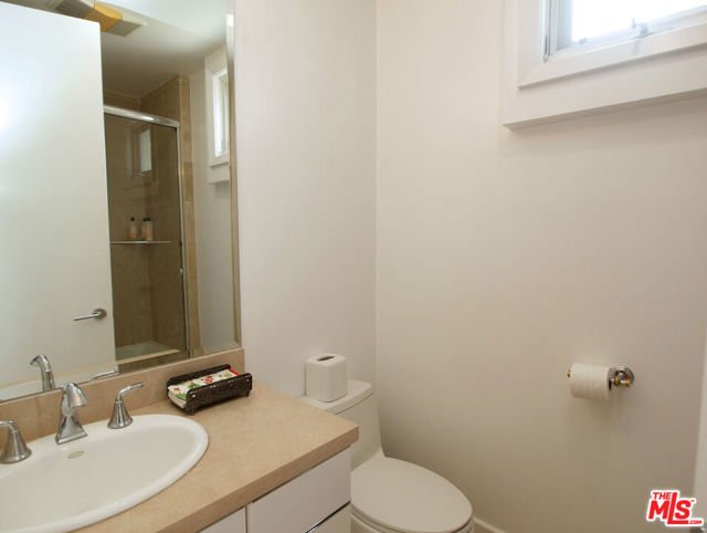 269 N Bundy Drive, Los Angeles CA: https://media.crmls.org/mediaz/4e71751e-1678-4af5-8550-5cd98de0cedc.jpg