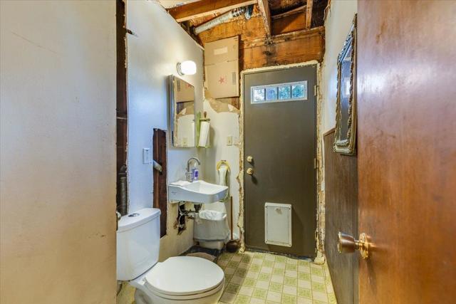 2074 Ashwood Lane, San Jose CA: https://media.crmls.org/mediaz/4e71c088-27f5-4f8d-854f-06212ded6ee8.jpg