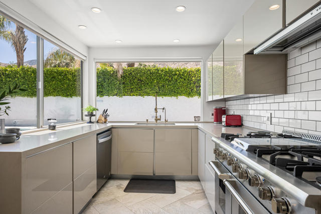 257 W El Camino Way, Palm Springs CA: https://media.crmls.org/mediaz/4e71e9e1-e243-42f4-8f6e-a8d580bd92f7.jpg
