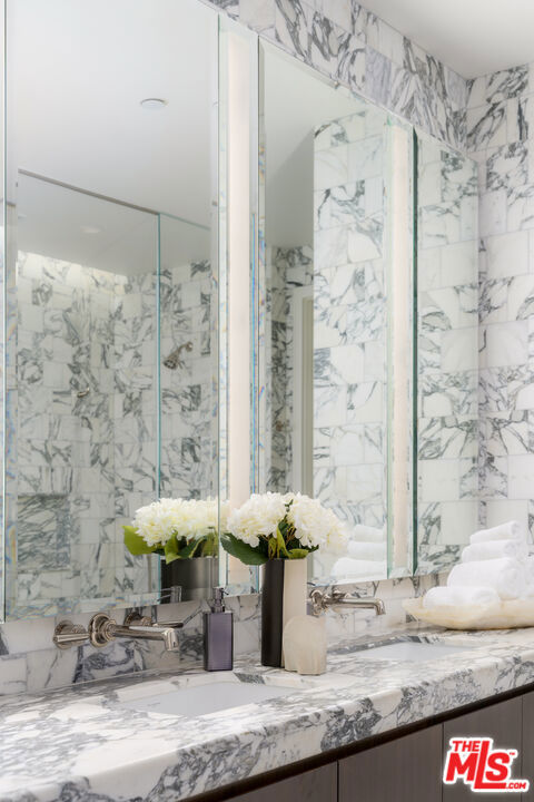 8420 W Sunset Boulevard, West Hollywood CA: https://media.crmls.org/mediaz/4e72eb6e-5bc9-41c3-9a20-a5966ac1cb98.jpg