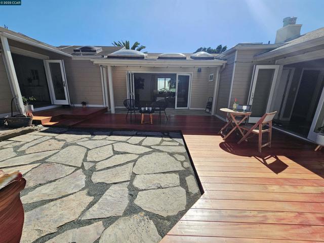 1034 Navellier St, El Cerrito CA: https://media.crmls.org/mediaz/4e72f53d-3180-4e94-b504-14a607472c97.jpg