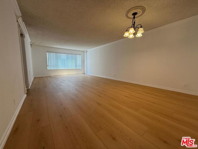 1038 Thompson Avenue, Glendale CA: https://media.crmls.org/mediaz/4e73032e-ecb5-445b-aa09-c1b07d91e541.jpg