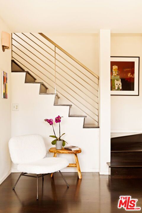 2310 11th Street, Santa Monica CA: https://media.crmls.org/mediaz/4e73550a-fdf1-4261-ac6b-cdc80f57929e.jpg