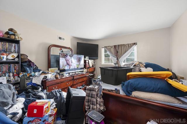 1492 Ilexey Avenue, San Diego CA: https://media.crmls.org/mediaz/4e73a2c5-7b00-4583-9bc7-be4255185484.jpg