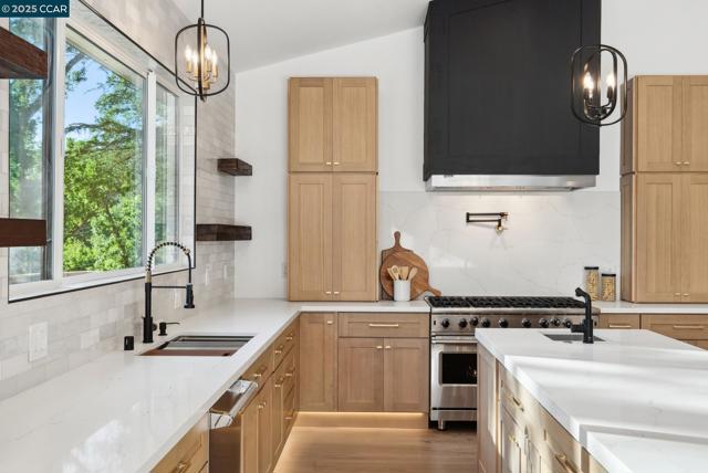17 Julianne Ct, Walnut Creek CA: https://media.crmls.org/mediaz/4e740652-c088-4371-a29a-86949454c099.jpg
