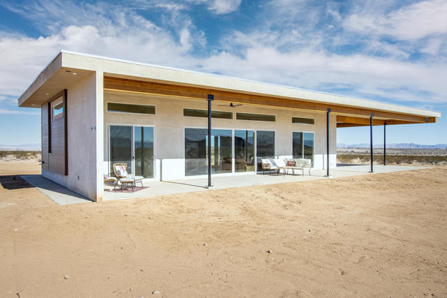 62751 Winters Road, Joshua Tree CA: https://media.crmls.org/mediaz/4e741487-8ba0-4a26-a0fe-3a5f15d616a6.jpg
