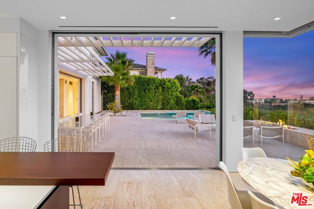 623 Alma Real Drive, Pacific Palisades CA: https://media.crmls.org/mediaz/4e753a92-0099-43da-bd21-cea040df9470.jpg