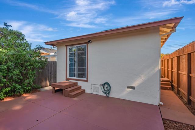 250 San Carlos Avenue, Redwood City CA: https://media.crmls.org/mediaz/4e755c13-f593-45ba-94ee-e6f80fc539a1.jpg