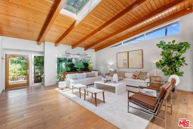 1470 N Tigertail Road, Los Angeles CA: https://media.crmls.org/mediaz/4e75da3b-5cd2-478a-957d-1c4a3aa37d62.jpg