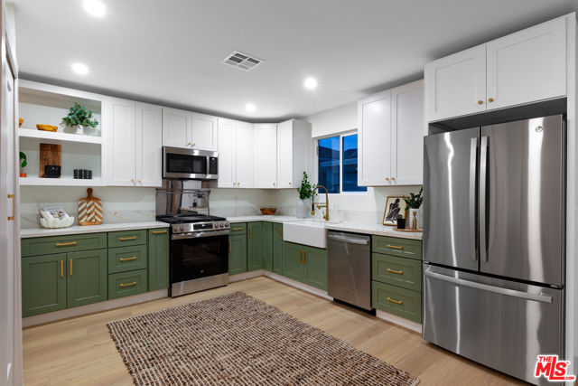 5722 Valley Ridge Avenue, Los Angeles CA: https://media.crmls.org/mediaz/4e75ff28-7da6-4a51-8913-14dc3abab656.jpg