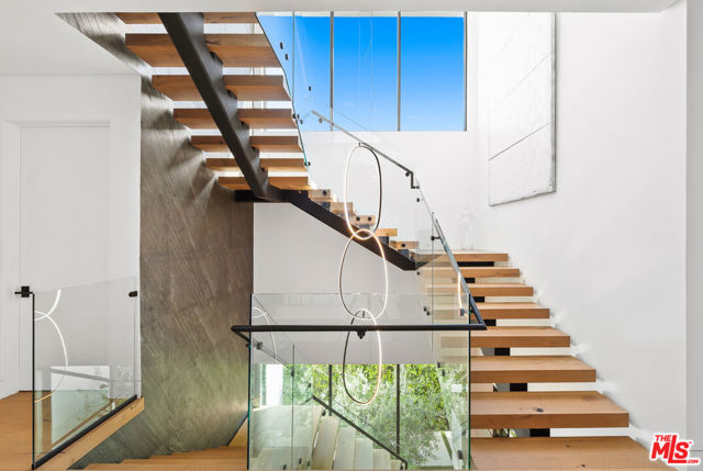 849 N Spaulding Avenue, Los Angeles CA: https://media.crmls.org/mediaz/4e760b0d-64ff-4478-87e7-d1ad35ca1a9c.jpg