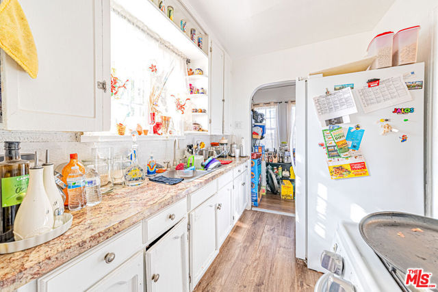 1618 S Burnside Avenue, Los Angeles CA: https://media.crmls.org/mediaz/4e762e9e-47f5-47cb-afb6-643f276d2373.jpg