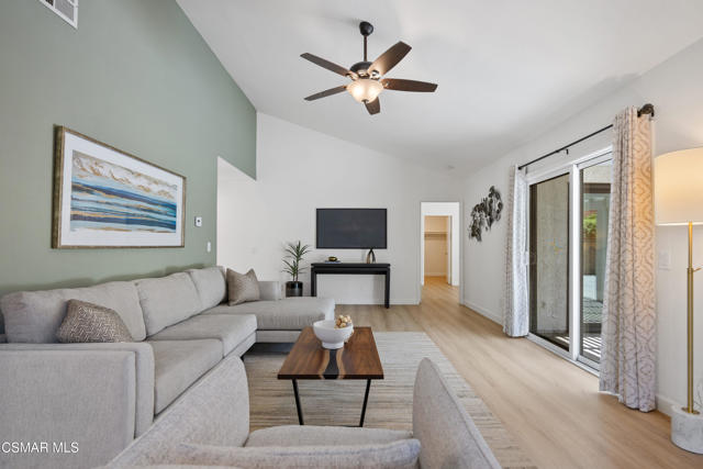 1134 Paquita Street, Camarillo CA: https://media.crmls.org/mediaz/4e766ad2-d721-481a-8e40-1e28486cd163.jpg