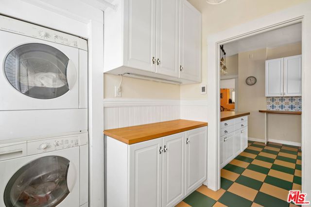1501 S Harvard Boulevard, Los Angeles CA: https://media.crmls.org/mediaz/4e7697d0-8976-4d91-9a21-110df6161844.jpg