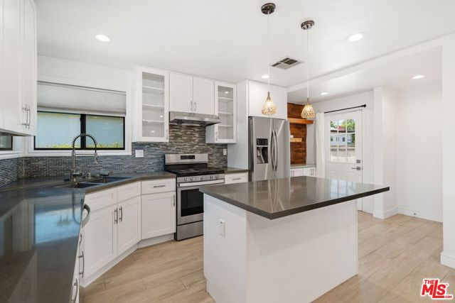 14357 Collins Street, Sherman Oaks CA: https://media.crmls.org/mediaz/4e7713cc-e97a-48aa-9af1-700ab702dab1.jpg