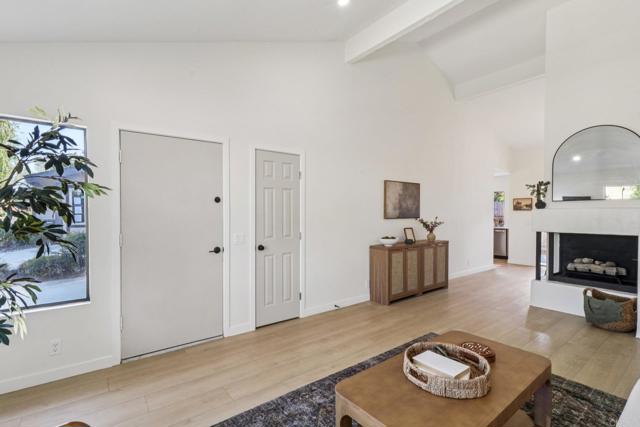 Detail Gallery Image 3 of 36 For 737 Nob Cir, Vista,  CA 92084 - 2 Beds | 2 Baths