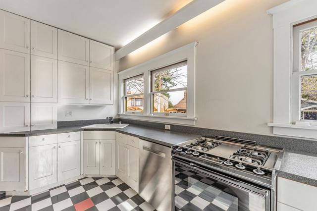 5150 Coronado Avenue, Oakland CA: https://media.crmls.org/mediaz/4e78158e-5dfc-466f-ab44-7b91d8fa809d.jpg