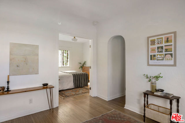 9204 National Boulevard, Los Angeles CA: https://media.crmls.org/mediaz/4e782c1a-eb5d-4822-8182-44b0493ba7f8.jpg