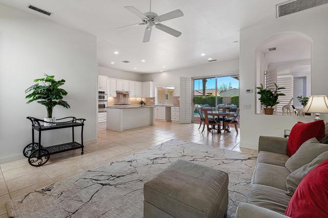77 Clavel Court, Palm Desert CA: https://media.crmls.org/mediaz/4e7861b1-bb96-4720-b70b-1b7b7a0702f5.jpg
