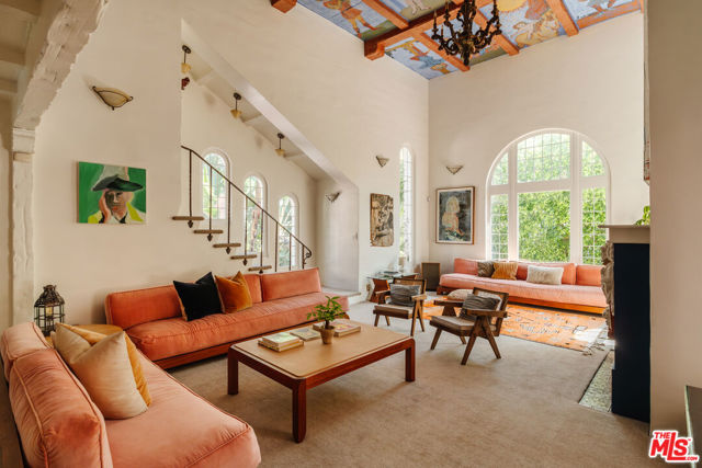 5163 Franklin Avenue, Los Angeles CA: https://media.crmls.org/mediaz/4e78c00c-7f18-4895-9053-f5e50dc88dd9.jpg