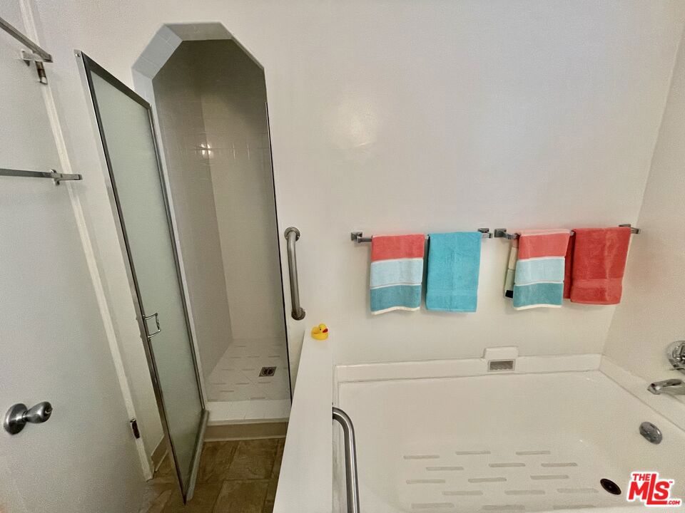 https://media.crmls.org/mediaz/4e78fb3f-cc22-4c0d-a921-76f2788dd111.jpg?preset=X-Large