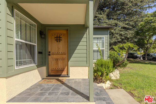 1050 Harvard Street photo 2