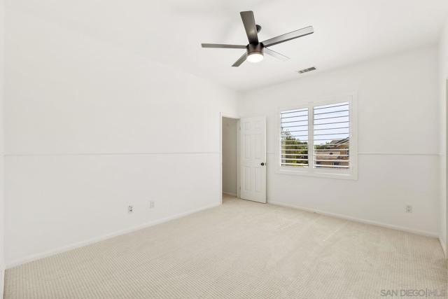 2337 Douglaston Glen, Escondido CA: https://media.crmls.org/mediaz/4e79536a-34d6-4bff-aa24-fa1ec4c4e1e4.jpg