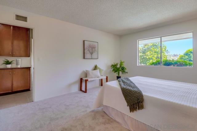 4402 Collwood Ln, San Diego CA: https://media.crmls.org/mediaz/4e796202-0d63-48bf-a0fd-c41693dc040a.jpg