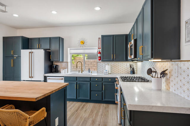2312 Shannon Way, Palm Springs CA: https://media.crmls.org/mediaz/4e799d7e-4439-4086-af5e-5cac38505d6a.jpg