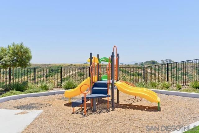 1800 Saltaire Place, San Diego CA: https://media.crmls.org/mediaz/4e7aa63a-8a04-4ec9-ae01-20cacc5105ba.jpg